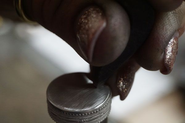Edler Schlüsselanhänger aus Silber und Leder in Handarbeit gefertigt