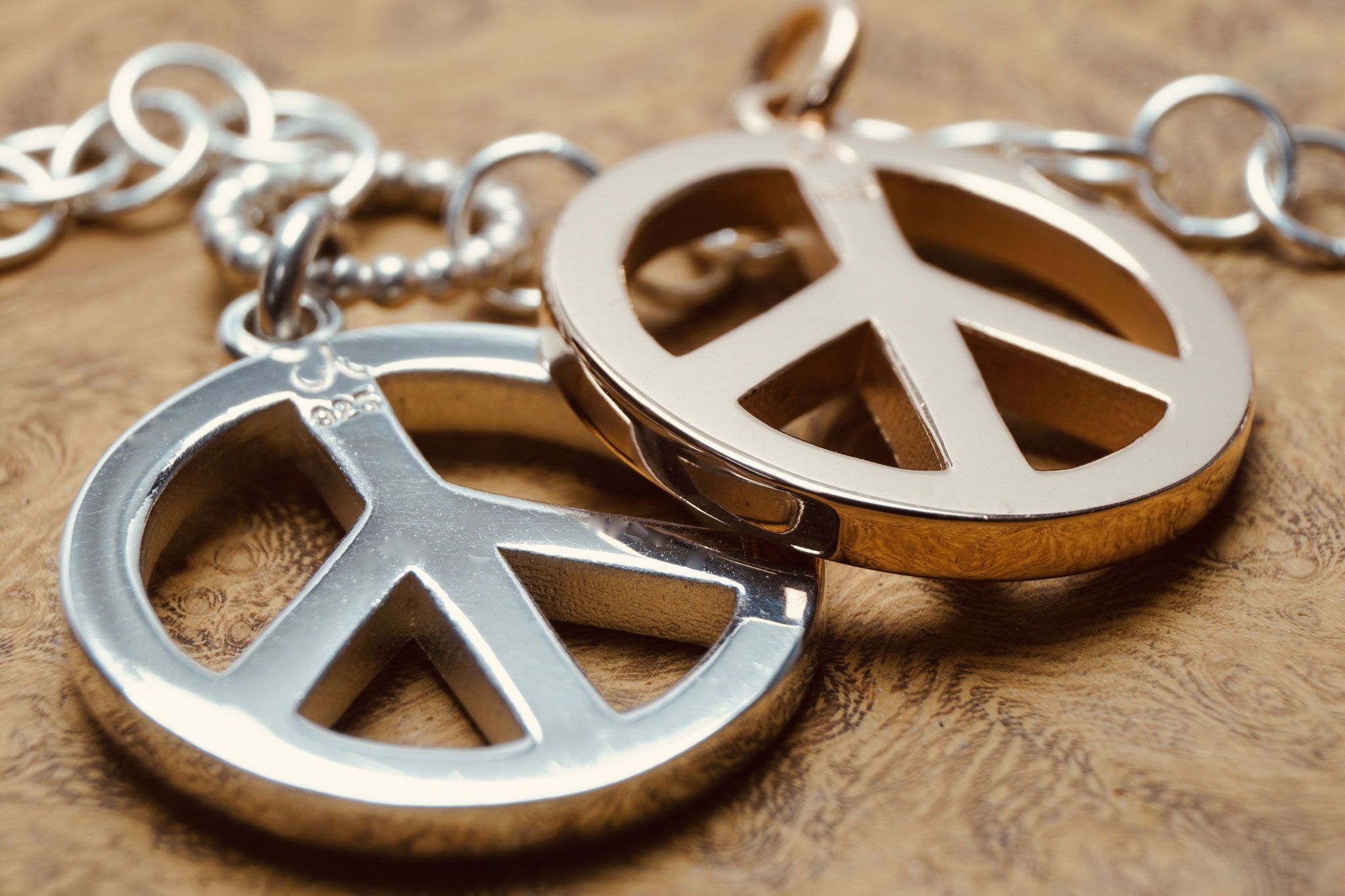 PEACE in edlem Metall