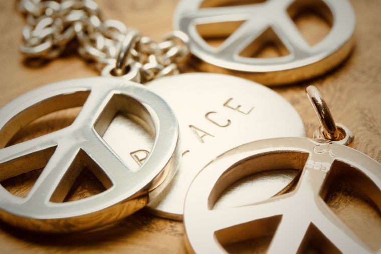 PEACE in edlem Metall