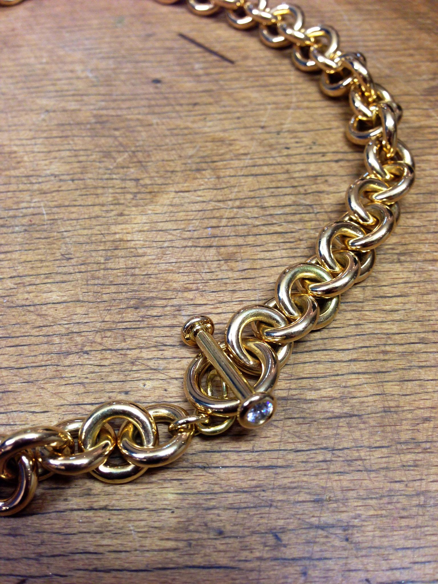 Massive Ösenkette in 750/- Gelbgold & Brillanten im Verschluss
